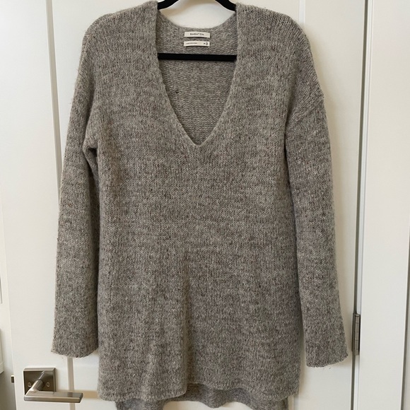 Aritzia Sweaters - NWOT Aritzia Babaton Erin V-Neck Alpaca Sweater